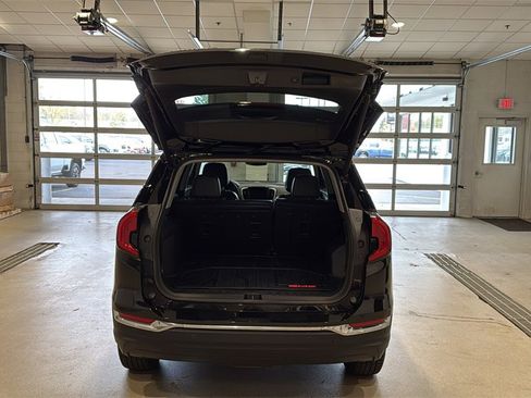 Used 2022 GMC Terrain SLT w/ Tech Package image 15