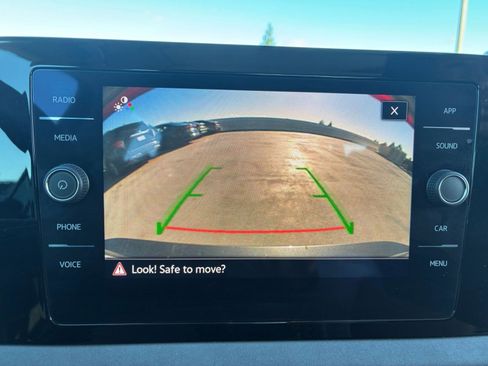 Used 2025 Volkswagen Jetta SE image 17