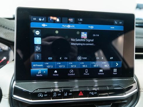 Used 2023 Jeep Compass Limited w/ Sun and Sound Group AWD/4WD image 31