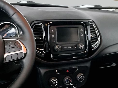 Used 2018 Jeep Compass Latitude AWD/4WD image 7