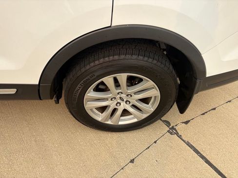 Used 2019 Ford Explorer XLT w/ Equipment Group 201A AWD/4WD image 19
