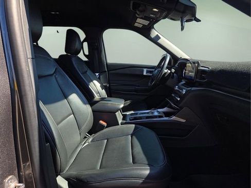 Used 2020 Ford Explorer XLT w/ Equipment Group 202A image 12