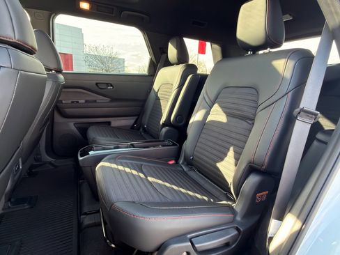 New 2026 Nissan Pathfinder SV image 21