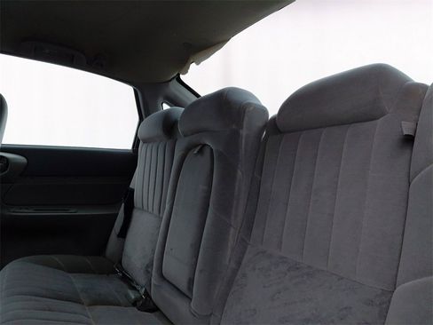 Used 2001 Chevrolet Impala Base w/ Preferred Equipment Group image 9