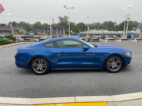 Used 2017 Ford Mustang Coupe RWD image 6
