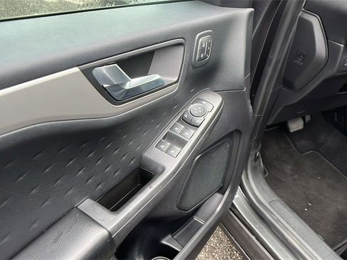 Used 2020 Ford Escape SEL image 12