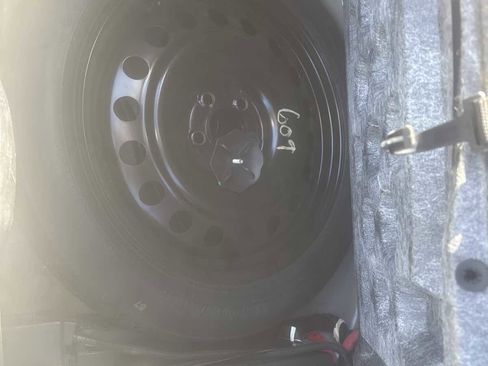 Used 2017 Dodge Charger SE w/ Blacktop Package image 30