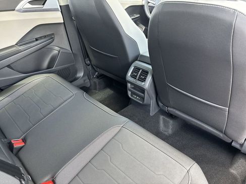 New 2026 Volkswagen Taos SE FWD image 9
