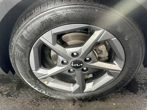 Used 2025 Kia K4 LXS image 11
