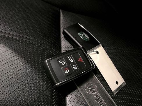 Certified 2023 Land Rover Range Rover Evoque R-Dynamic S image 33