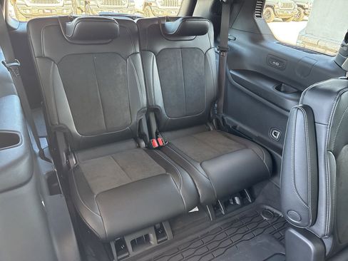 New 2025 Jeep Grand Cherokee L Altitude image 15