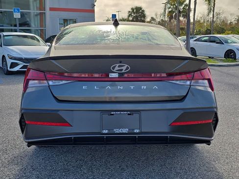 New 2026 Hyundai Elantra SEL Sport FWD image 6