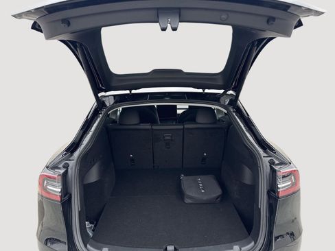 Used 2022 Tesla Model Y Performance image 12