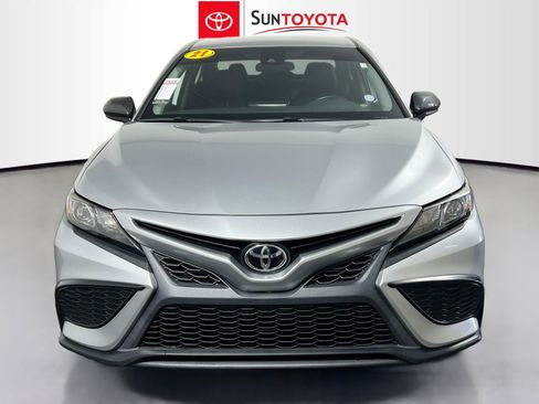 Used 2021 Toyota Camry SE image 10