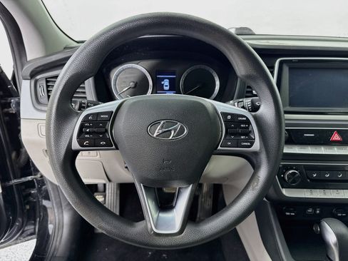Used 2018 Hyundai Sonata SE FWD image 11