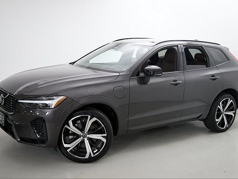 Certified 2023 Volvo XC60 T8 Ultimate w/ Climate Package AWD/4WD image 3