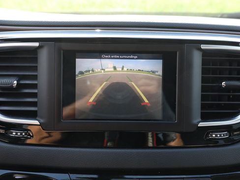 Used 2021 Chrysler Voyager Lxi FWD image 17
