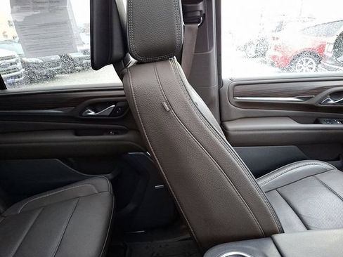 Used 2021 GMC Yukon XL Denali w/ Denali Premium Package image 14