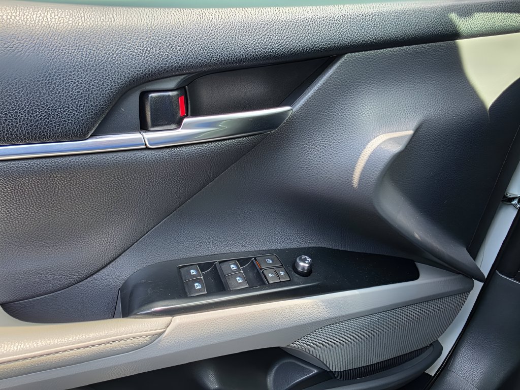Used 2019 Toyota Camry XSE FWD image 12