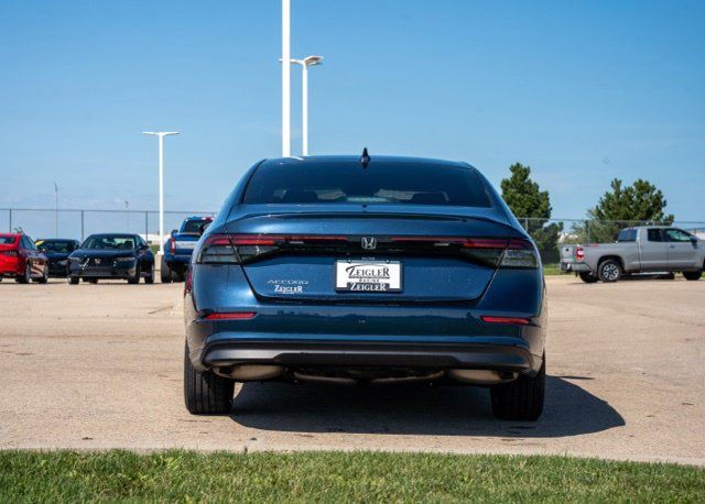 Used 2023 Honda Accord EX image 6
