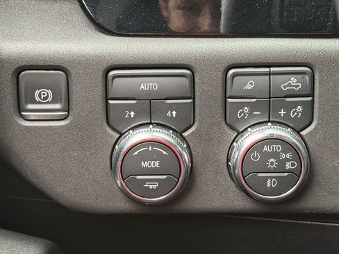 Used 2025 GMC Sierra 1500 SLT AWD/4WD image 21