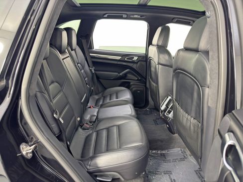 Used 2017 Porsche Cayenne Turbo image 39