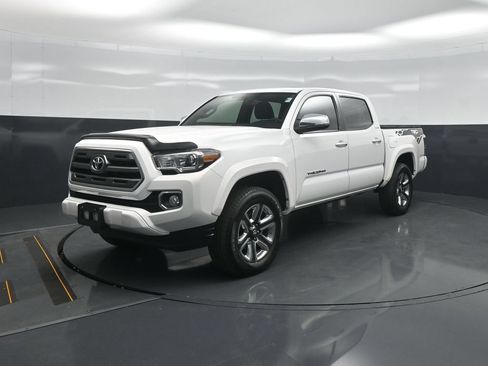 Certified 2017 Toyota Tacoma Limited w/ Tow Package AWD/4WD image 3