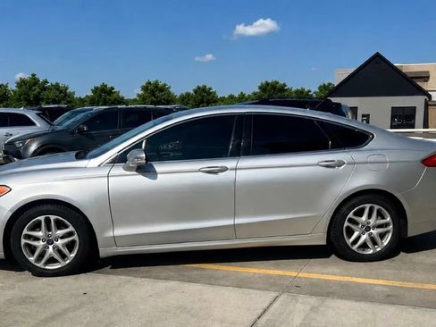 Used 2014 Ford Fusion SE w/ Equipment Group 202A FWD image 5