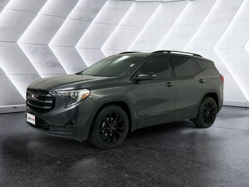 Used 2021 GMC Terrain SLT w/ Infotainment Package II FWD image 3