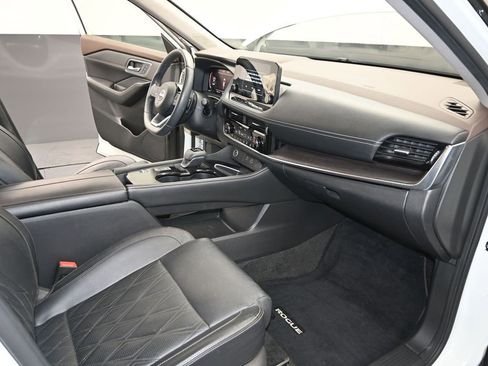 Used 2022 Nissan Rogue Platinum w/ Head-Up Display Package image 26