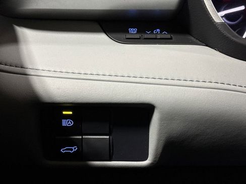 Used 2021 Toyota Highlander XLE image 18