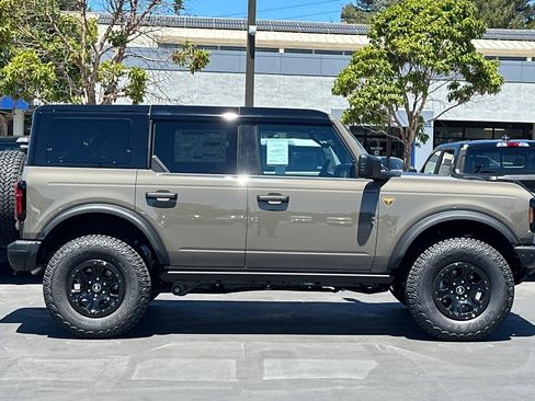 New 2026 Ford Bronco Badlands AWD/4WD image 3