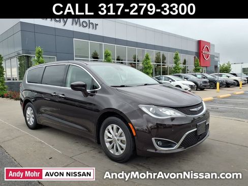 Used 2019 Chrysler Pacifica Touring Plus w/ Advanced Safetytec Group FWD image 1