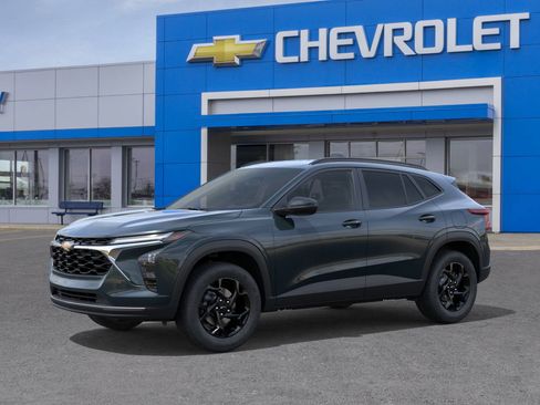 New 2026 Chevrolet Trax LT w/ Driver Confidence Package FWD image 2