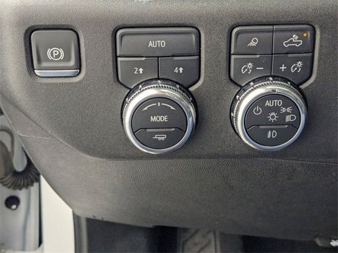 Certified 2025 GMC Sierra 1500 SLT image 15