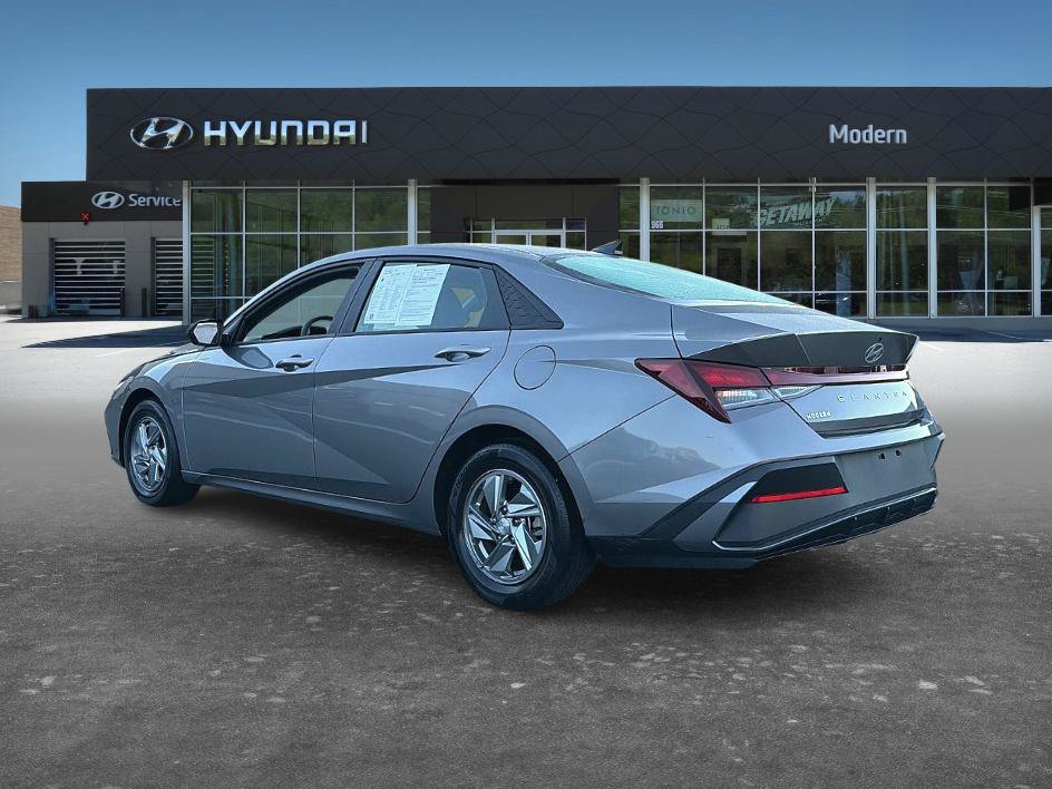 Certified 2024 Hyundai Elantra SE FWD image 5