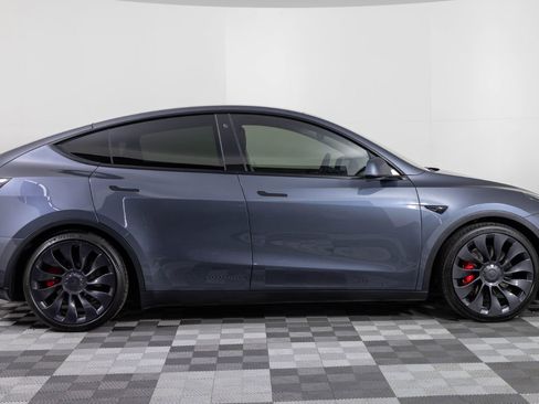 Used 2023 Tesla Model Y Performance image 9