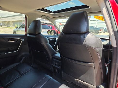 Used 2019 Toyota RAV4 XLE w/ Convenience Package FWD image 16