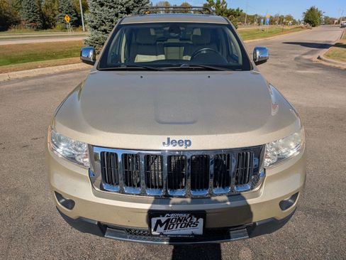 Used 2011 Jeep Grand Cherokee Limited w/ Luxury Group II image 4