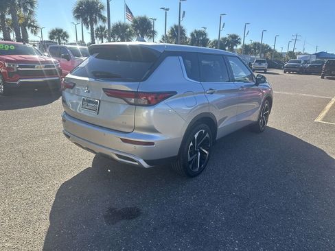 Used 2024 Mitsubishi Outlander SE image 16