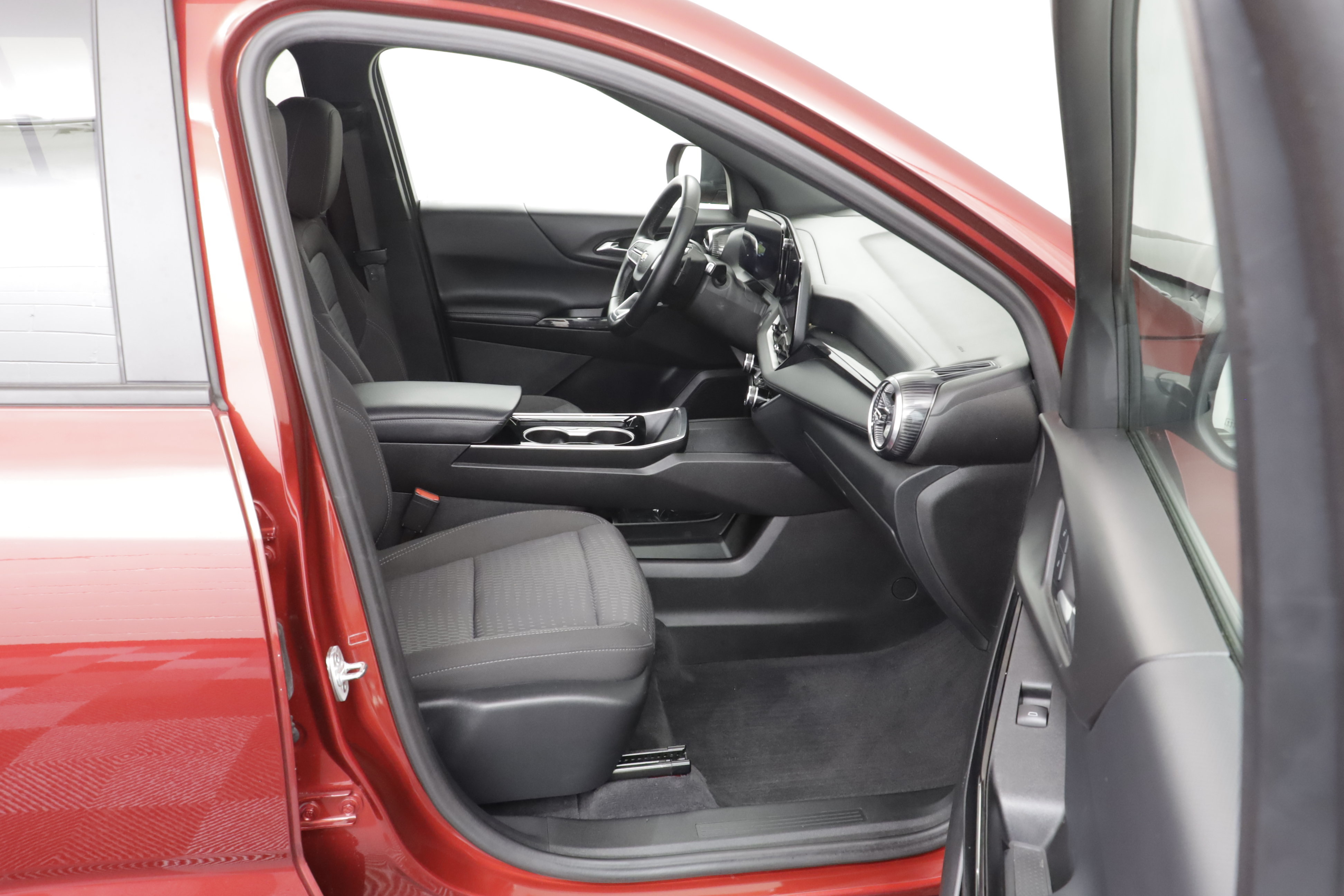 Used 2025 Chevrolet Equinox LT w/ LPO, Floor Liner Package FWD image 24