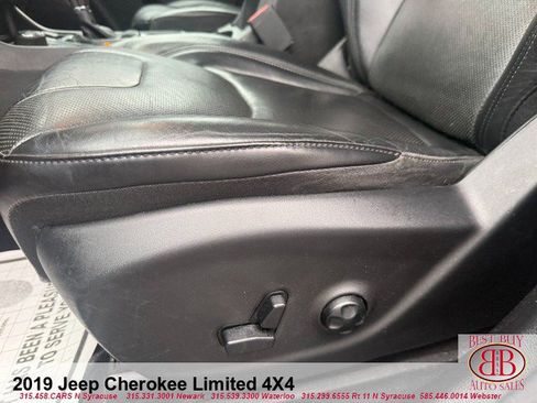 Used 2019 Jeep Cherokee Limited w/ Luxury Group AWD/4WD image 23