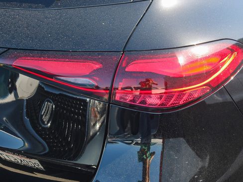 Used 2025 Mercedes-Benz GLC 300 image 15