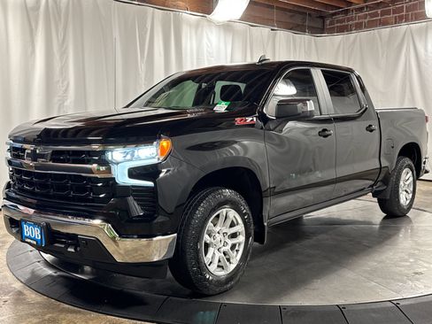 Used 2023 Chevrolet Silverado 1500 LT w/ Z71 Off-Road Package AWD/4WD image 1