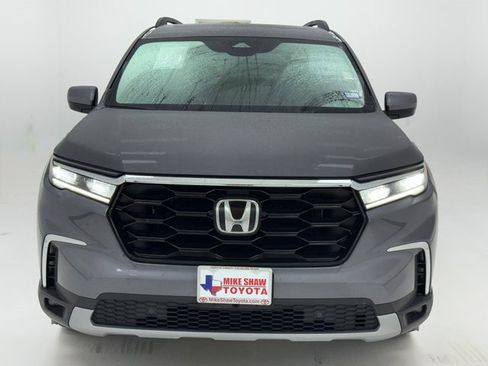 Used 2025 Honda Pilot Touring image 3