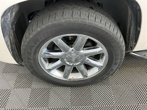 Used 2011 GMC Yukon XL Denali AWD/4WD image 7