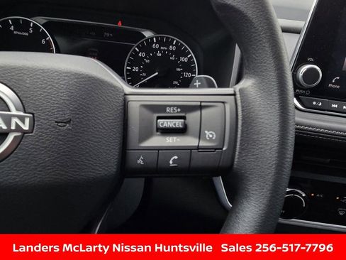 Used 2025 Nissan Rogue S image 23