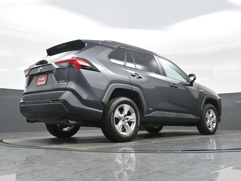Used 2020 Toyota RAV4 XLE image 32