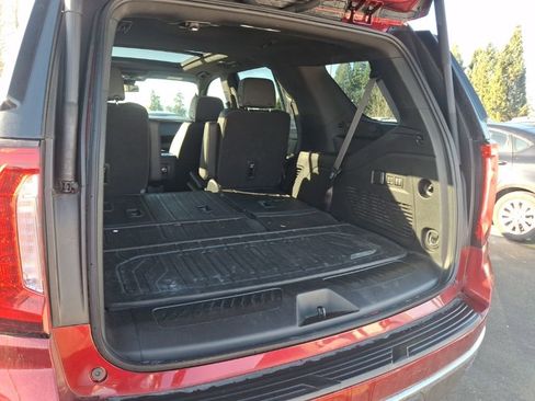 Used 2023 GMC Yukon SLT w/ SLT Premium Package image 11