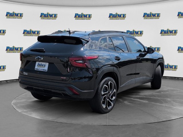 Used 2025 Chevrolet Trax RS w/ Sunroof Package FWD image 6